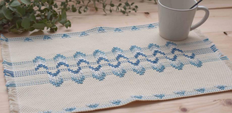 スウェーデン刺繍 テーブルクロス