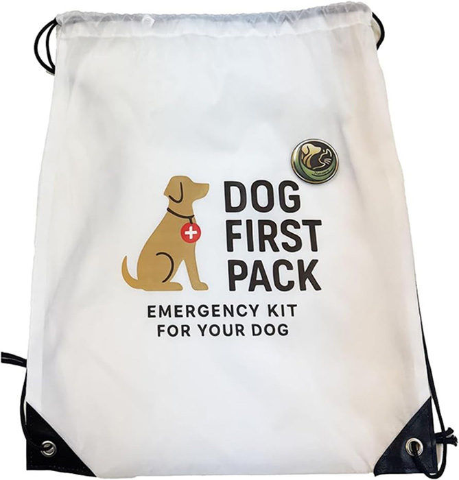 コンパクトでサッと持ち出せる「Natureve ペットの防災バッグ9点セット 」
