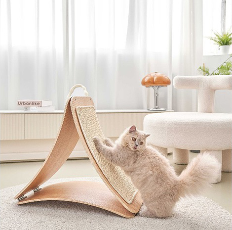 壁を傷から守りやすい「TRIPAWS 猫用爪とぎボード」