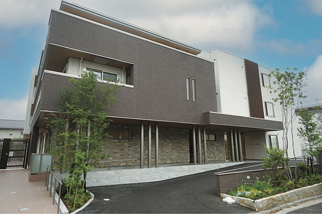 散歩も交流も楽しめる、緑豊かな住環境