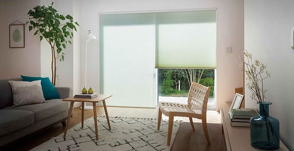 愛犬の過ごし方や住環境に合わせて選べる3つのスクリーン生地