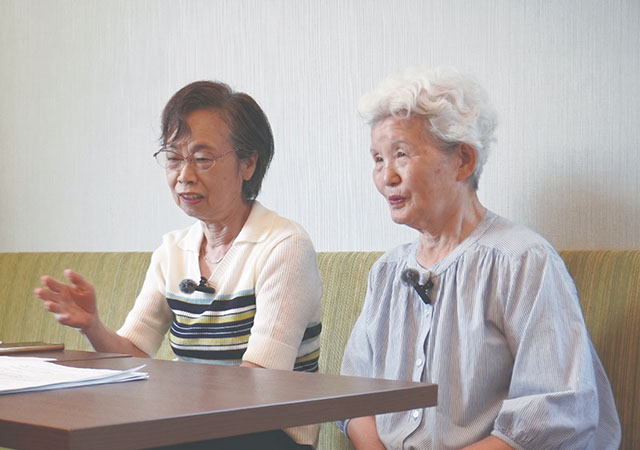取材にこたえるSさん（81歳）とNさん（90歳）。