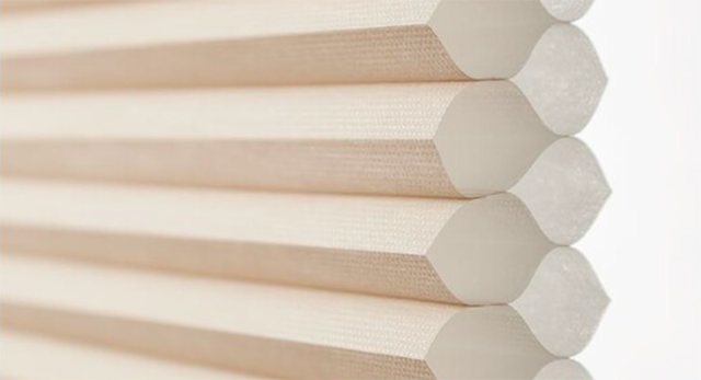 「ダブルハニカム構造」がつくる空気の層が外からの熱を遮断する