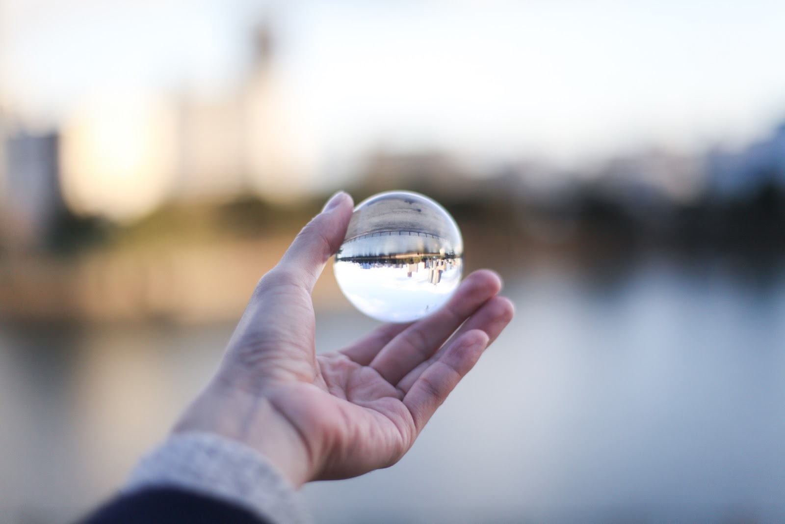 いつもの撮影にアクセントを 景色を全部とじこめよう ガラス玉写真のススメ Photoli フォトリ フォトスポットで素敵な写真を