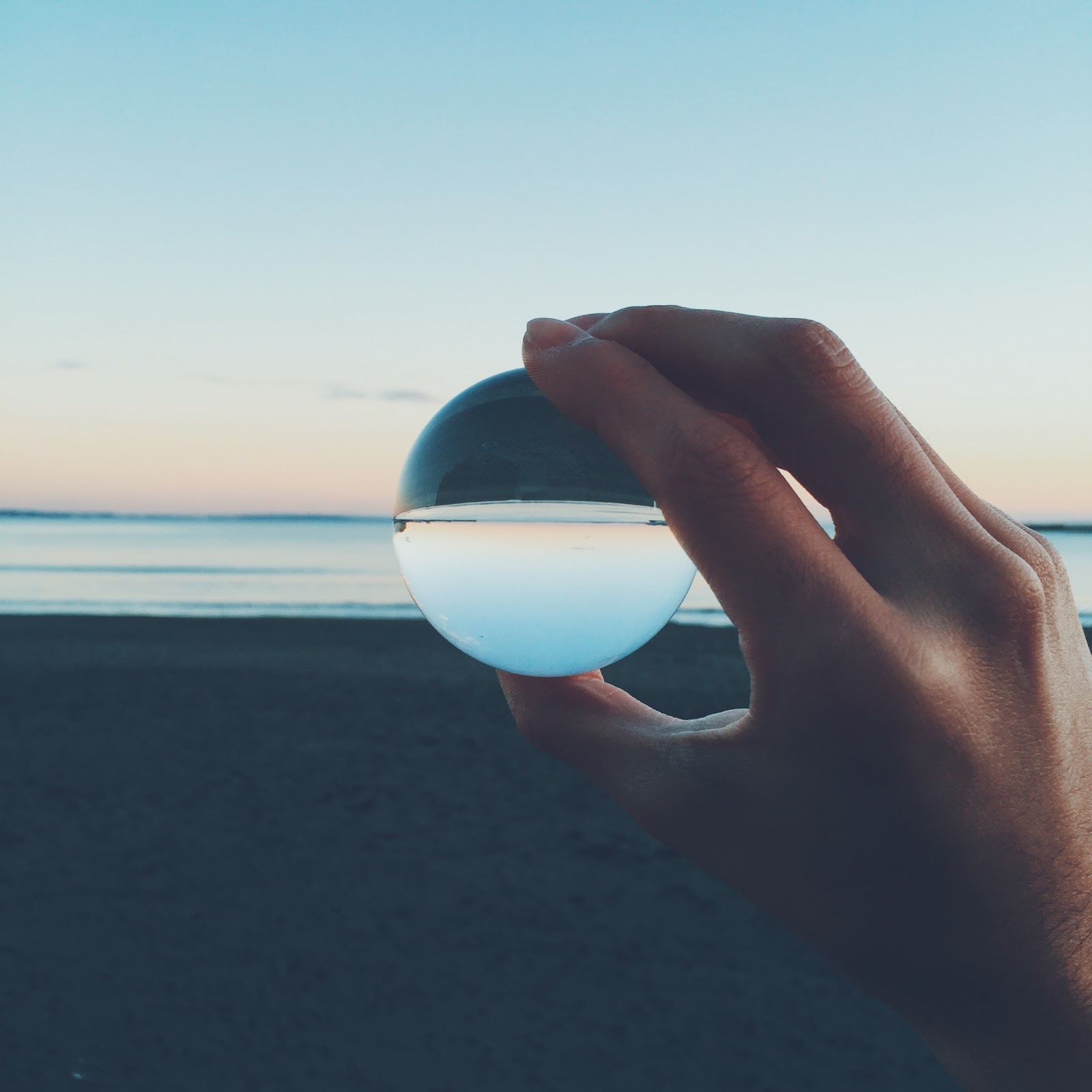 いつもの撮影にアクセントを 景色を全部とじこめよう ガラス玉写真のススメ Photoli フォトリ フォトスポットで素敵な写真を