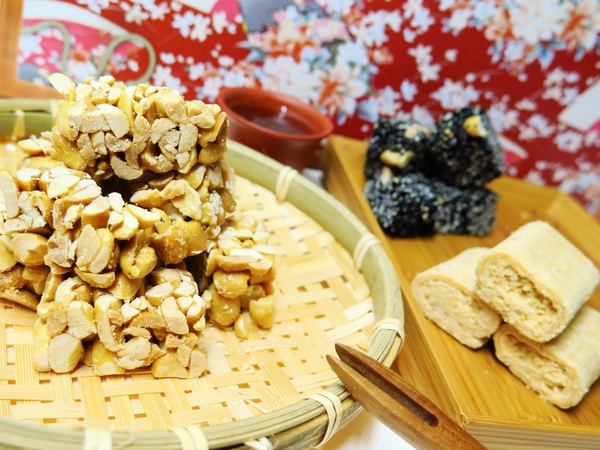 布田食品:【台北伴手禮】一甲子的古早味布田花生糖、芝麻糖。艋岬萬華