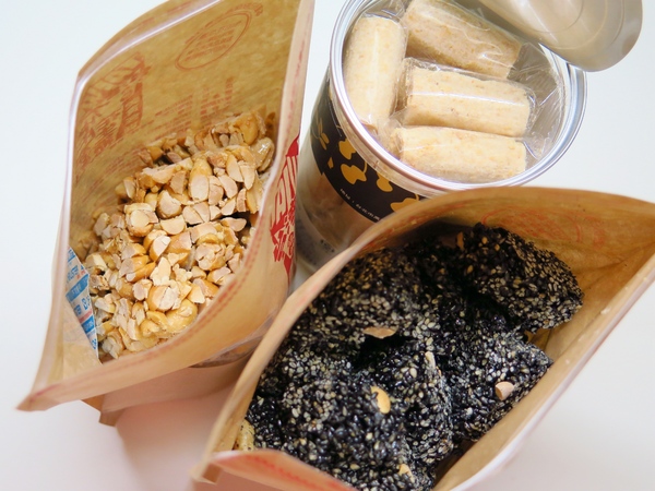 布田食品:【台北伴手禮】一甲子的古早味布田花生糖、芝麻糖。艋岬萬華