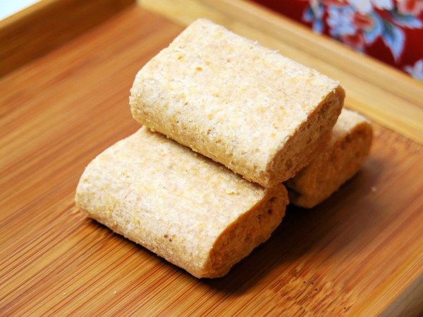 布田食品:【台北伴手禮】一甲子的古早味布田花生糖、芝麻糖。艋岬萬華