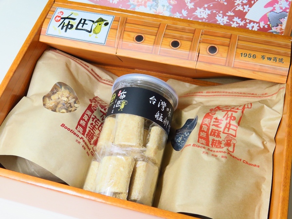布田食品:【台北伴手禮】一甲子的古早味布田花生糖、芝麻糖。艋岬萬華