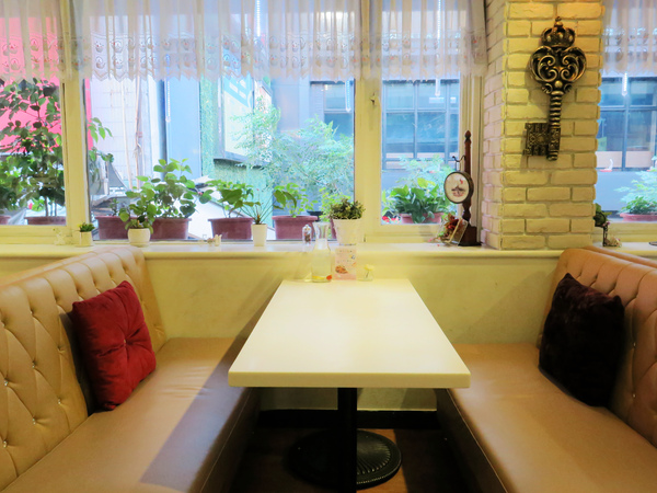 Oyami cafe:西門町逛街歇腳好去處~ 西門町下午茶咖啡、鬆餅、義大利麵。Oyami Cafe (完整菜單)