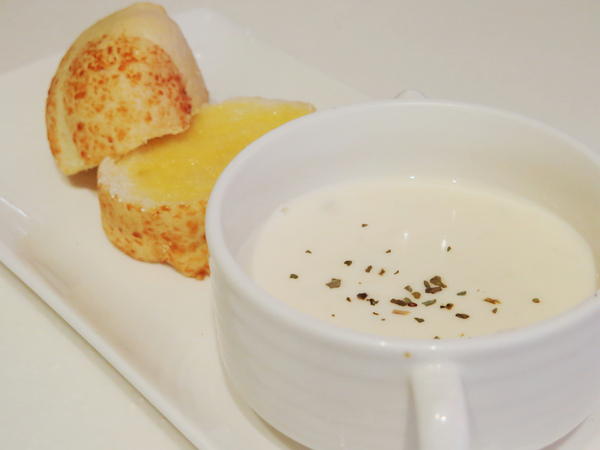 Oyami cafe:西門町逛街歇腳好去處~ 西門町下午茶咖啡、鬆餅、義大利麵。Oyami Cafe (完整菜單)