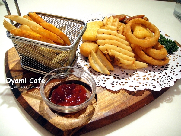 Oyami cafe:【台北市萬華區/食記】 西門町下午茶咖啡 / 鬆餅 / 義大利麵 ✿✿ Oyami Café ✿✿