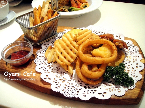 Oyami cafe:【台北市萬華區/食記】 西門町下午茶咖啡 / 鬆餅 / 義大利麵 ✿✿ Oyami Café ✿✿