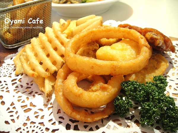 Oyami cafe:【台北市萬華區/食記】 西門町下午茶咖啡 / 鬆餅 / 義大利麵 ✿✿ Oyami Café ✿✿