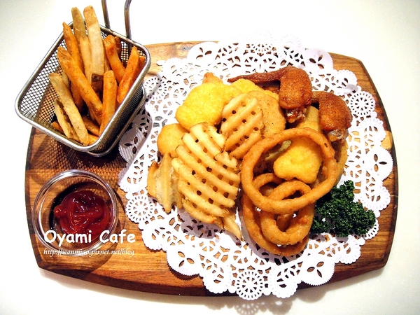 Oyami cafe:【台北市萬華區/食記】 西門町下午茶咖啡 / 鬆餅 / 義大利麵 ✿✿ Oyami Café ✿✿