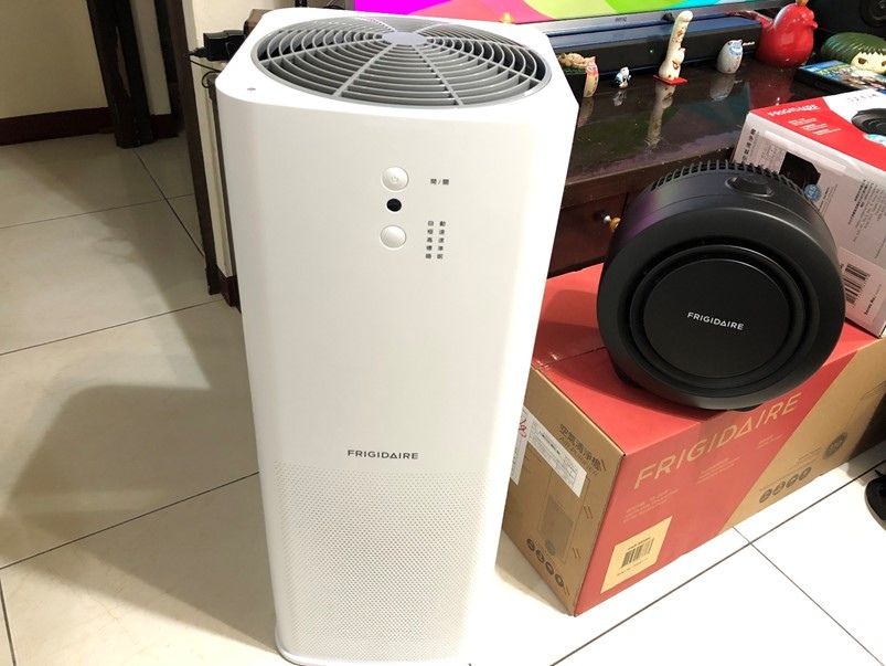 【開箱】Frigidaire富及第空氣清淨機，智慧偵測寜靜享受好空氣！抗空汙窄身極簡風空氣...