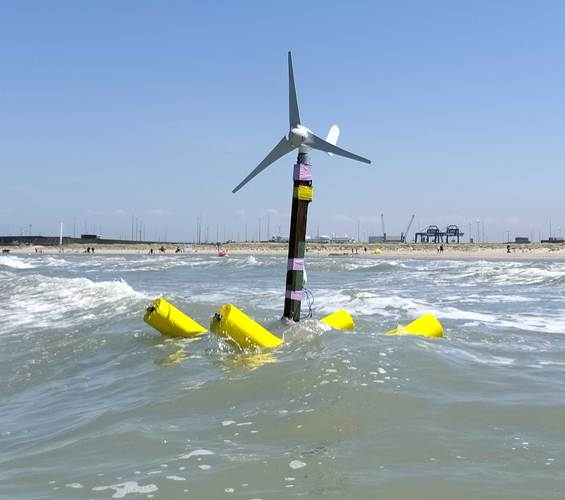 海でカイトサーフィンしている人 
AI 生成コンテンツは誤りを含む可能性があります。