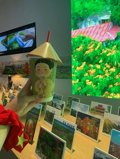 テーブル, 部屋, カラフル, コンピュータ が含まれている画像

AI 生成コンテンツは誤りを含む可能性があります。