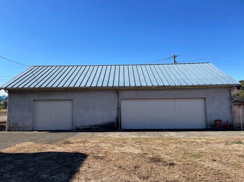 屋根のある家 
AI によって生成されたコンテンツは間違っている可能性があります。