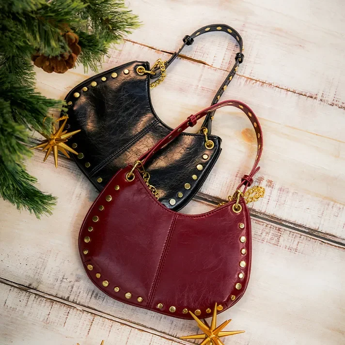 スタッズ付きショルダーバッグ