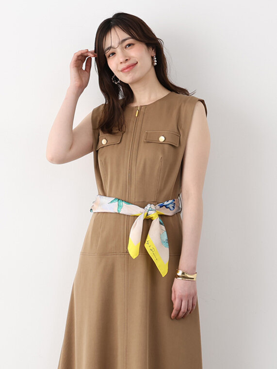 ベージュのワンピース