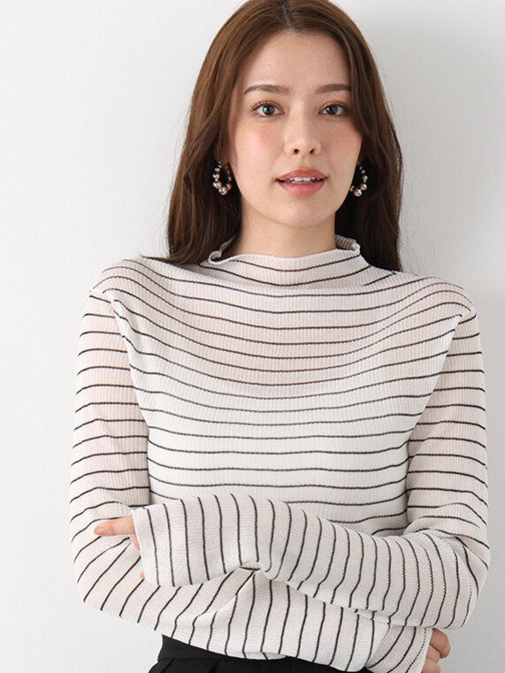 ブラックのジャケット、パンツセットアップにシアーボーダージャケット