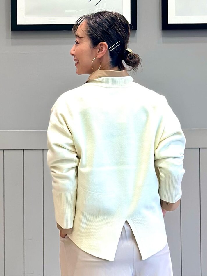 ホワイトプルオーバー