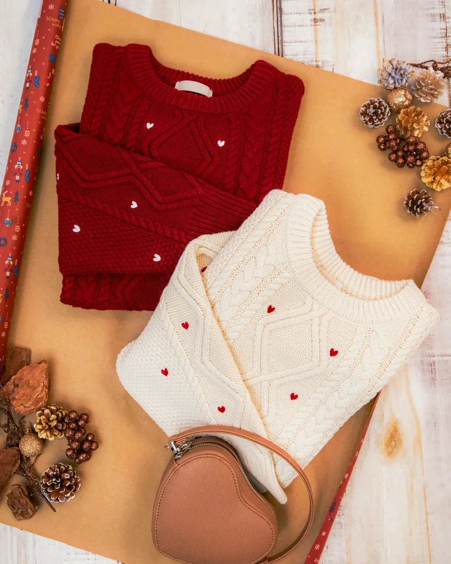 ハート刺繍ケーブルニット