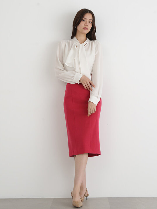 ローズピンクのタイトスカート