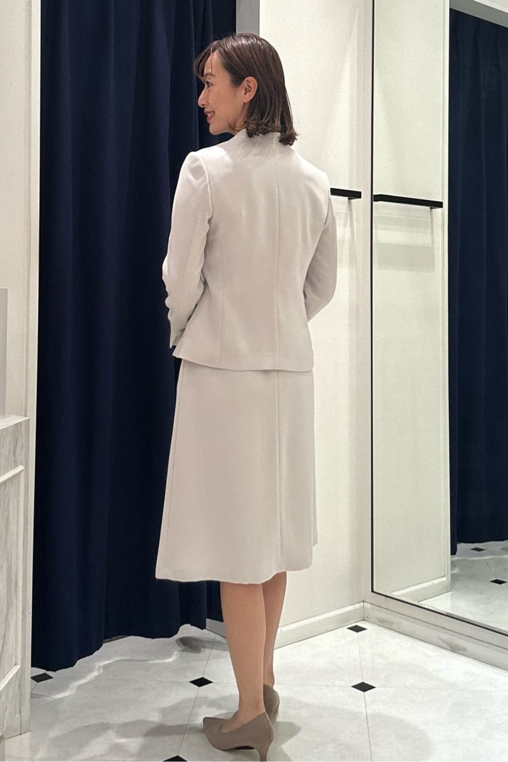 ダブルサテンストレッチセットアップ/後ろ