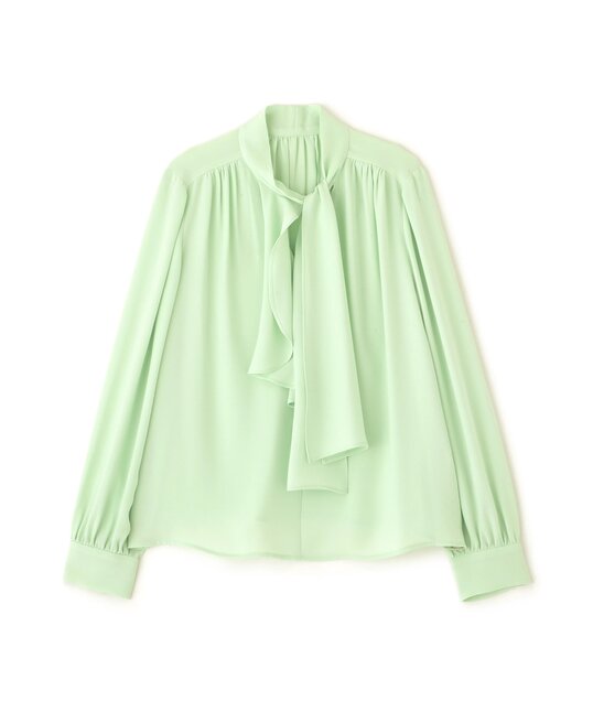 ライトグリーンのラッフルブラウス