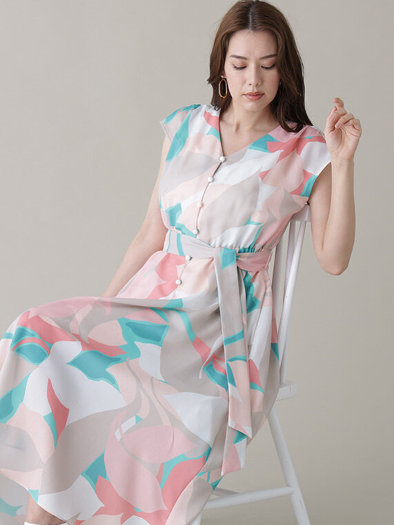 ピンクのロングフレア柄ワンピース