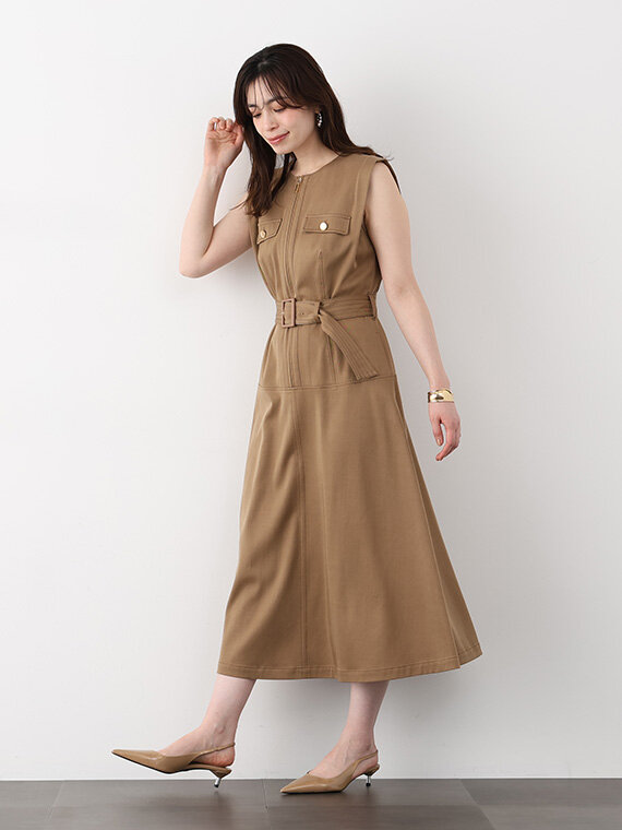 ベージュワンピース