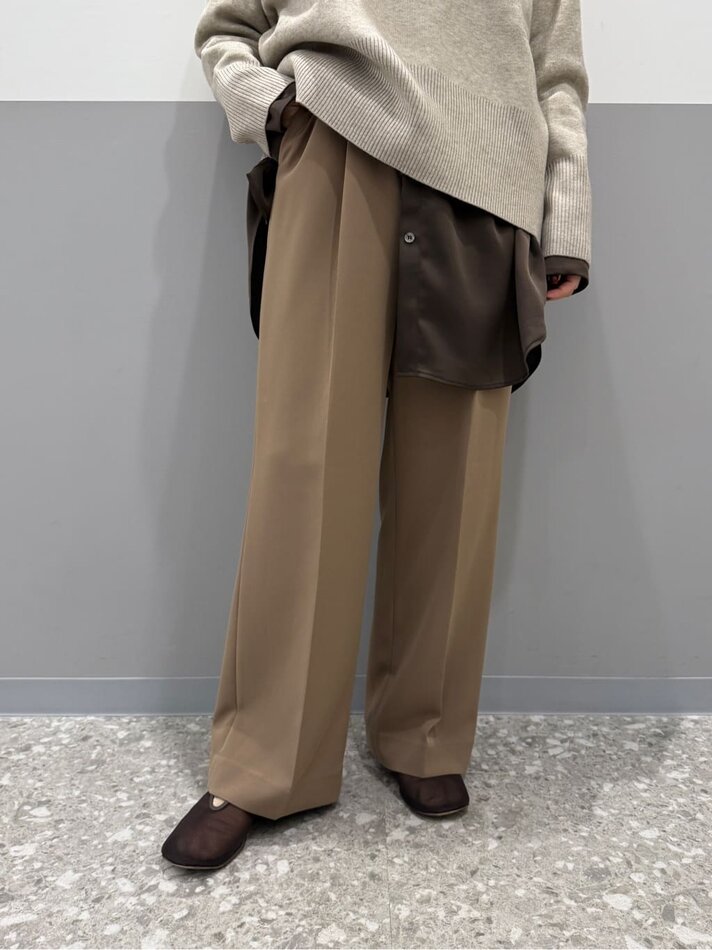 ベージュプルオーバー