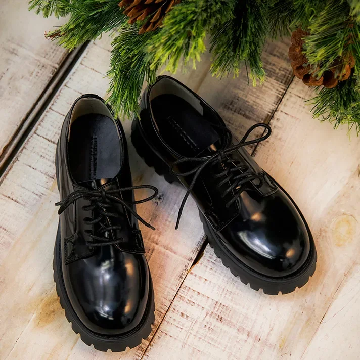 厚底レースアップシューズ
