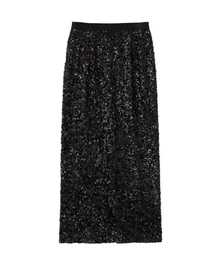 ブラックのスパンコールタイトスカート、ミディ丈