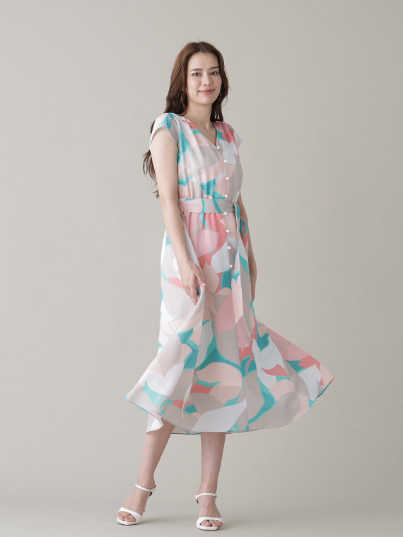 ピンクのロングフレア柄ワンピース