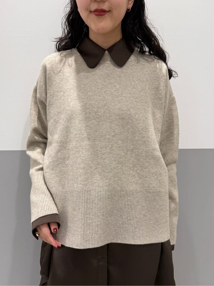 ベージュプルオーバー