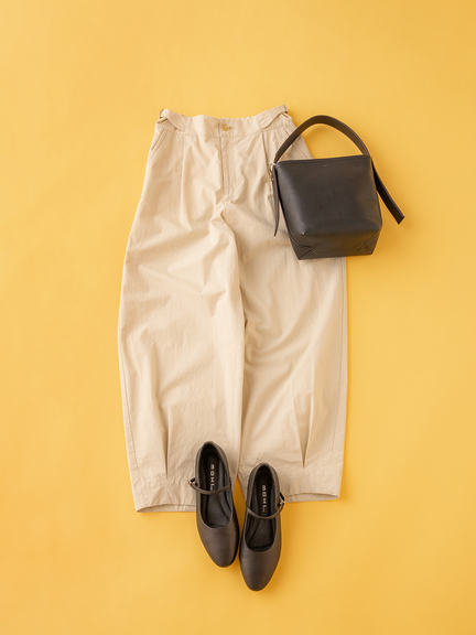 白パンツの平置き画像