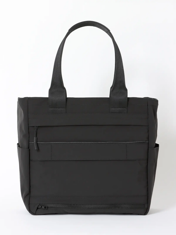 キャリーケースへのセットアップ機能が付いたバッグ背面。