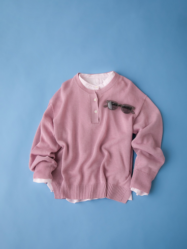 ピンクのニットの画像