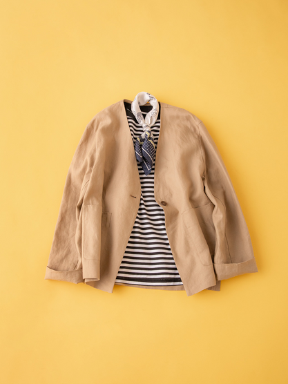 ベージュのジャケットの平置き画像