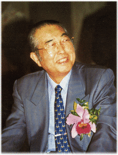 山中貞則の画像