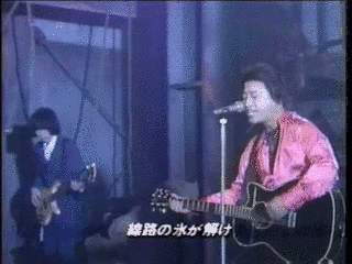 風吹く街角の画像