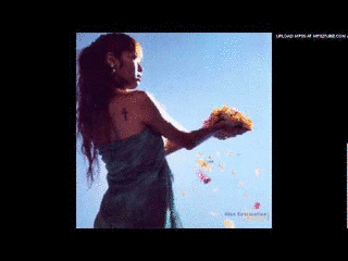 口笛に咲く花の画像