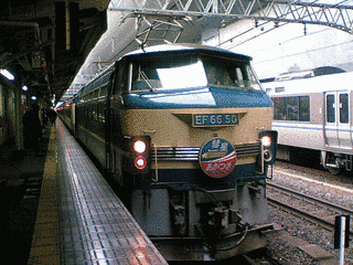 暁の列車の画像