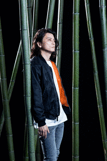 UNDER THE MOONの画像