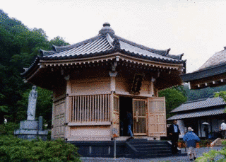 鎧地蔵堂の画像