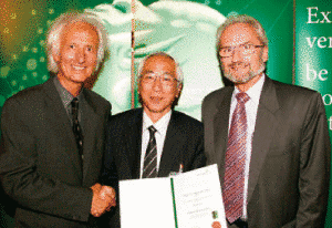 菅滋正の画像