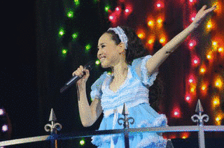 A GIRL IN THE WONDER LANDの画像